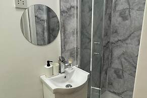 Studio - Sleeps 2 - Parking - Close to Paddington