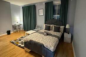 Studio - Sleeps 2 - Parking - Close to Paddington