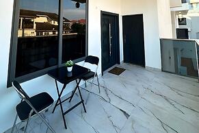 2BR Apartment With Pool and Wifi Near Airport