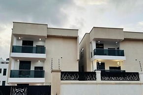 2BR Apartment With Pool and Wifi Near Airport