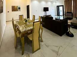 2BR Apartment With Pool and Wifi Near Airport