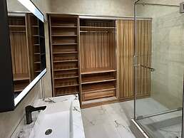 2BR Apartment With Pool and Wifi Near Airport