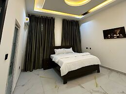 2BR Apartment With Pool and Wifi Near Airport