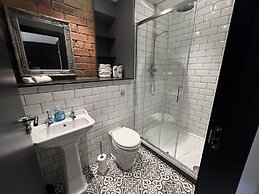 Aire Apartments - The Calls