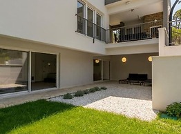 Modern & Stylish Villa With Private Pool