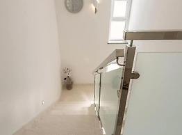 Modern & Stylish Villa With Private Pool