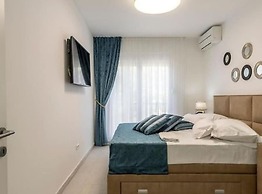 Modern & Stylish Villa With Private Pool