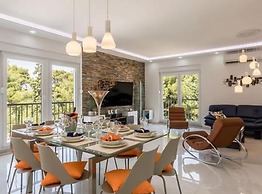 Modern & Stylish Villa With Private Pool