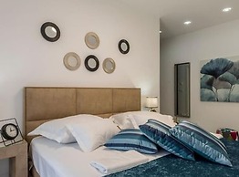 Modern & Stylish Villa With Private Pool