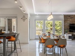 Modern & Stylish Villa With Private Pool