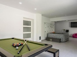 Modern & Stylish Villa With Private Pool