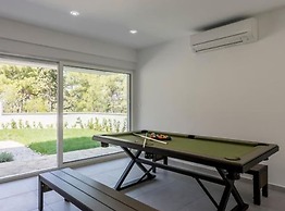 Modern & Stylish Villa With Private Pool