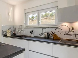 Modern & Stylish Villa With Private Pool