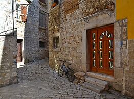 Charming Studio in the Heart of Rovinj, Steps From Carera Street