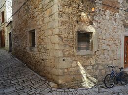 Charming Studio in the Heart of Rovinj, Steps From Carera Street