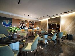 L'Avenue Hotel Apartments