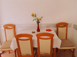 Lush and Sunny Apartment With Balcony and Sea View