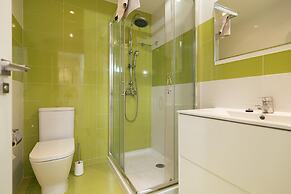 Beachside Apartment With Shared Pool