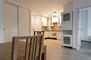 Beachside Apartment With Shared Pool