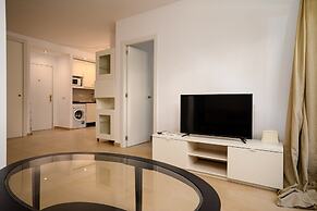 Beachside Apartment With Shared Pool