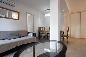 Beachside Apartment With Shared Pool