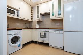 Beachside Apartment With Shared Pool