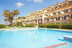 Beachside Apartment With Shared Pool