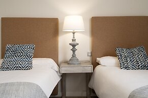 Nice Apartment With Shared Pool