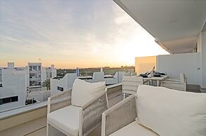 Nice Apartment With Shared Pool