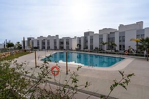 Nice Apartment With Shared Pool