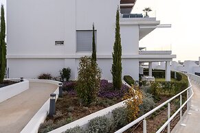 Nice Apartment With Shared Pool