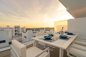 Nice Apartment With Shared Pool