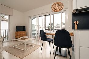Cozy Garden Apartment by Sea