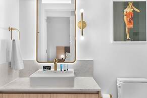 Prime City Location Luxury Condo