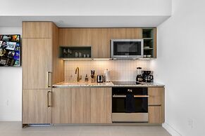 Prime City Location Luxury Condo