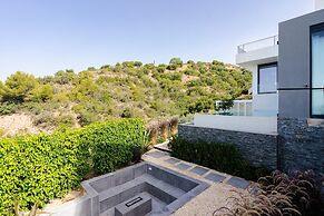 Amazing Villa With Terrace