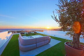 Amazing Villa With Terrace