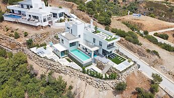 Amazing Villa With Terrace