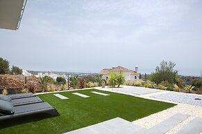 Amazing Villa With Terrace