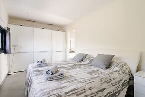 Amazing Villa With Terrace