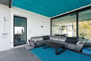 Amazing Villa With Terrace