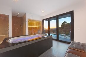 Amazing Villa With Terrace