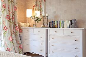 Charming Apartment With Pool