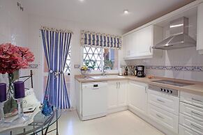 Charming Apartment With Pool