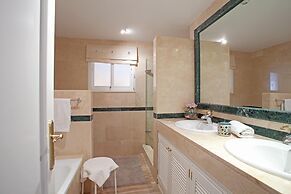 Charming Apartment With Pool