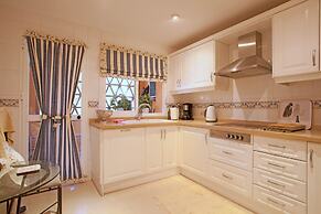 Charming Apartment With Pool