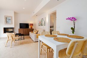 Villa With Parking Space