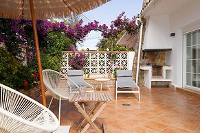 Villa With Parking Space