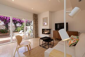 Villa With Parking Space