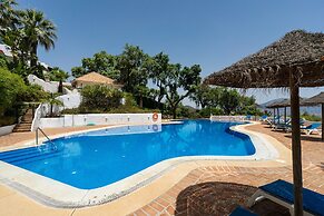 Ojen Retreat With Pool